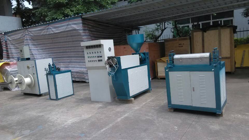 包膠機